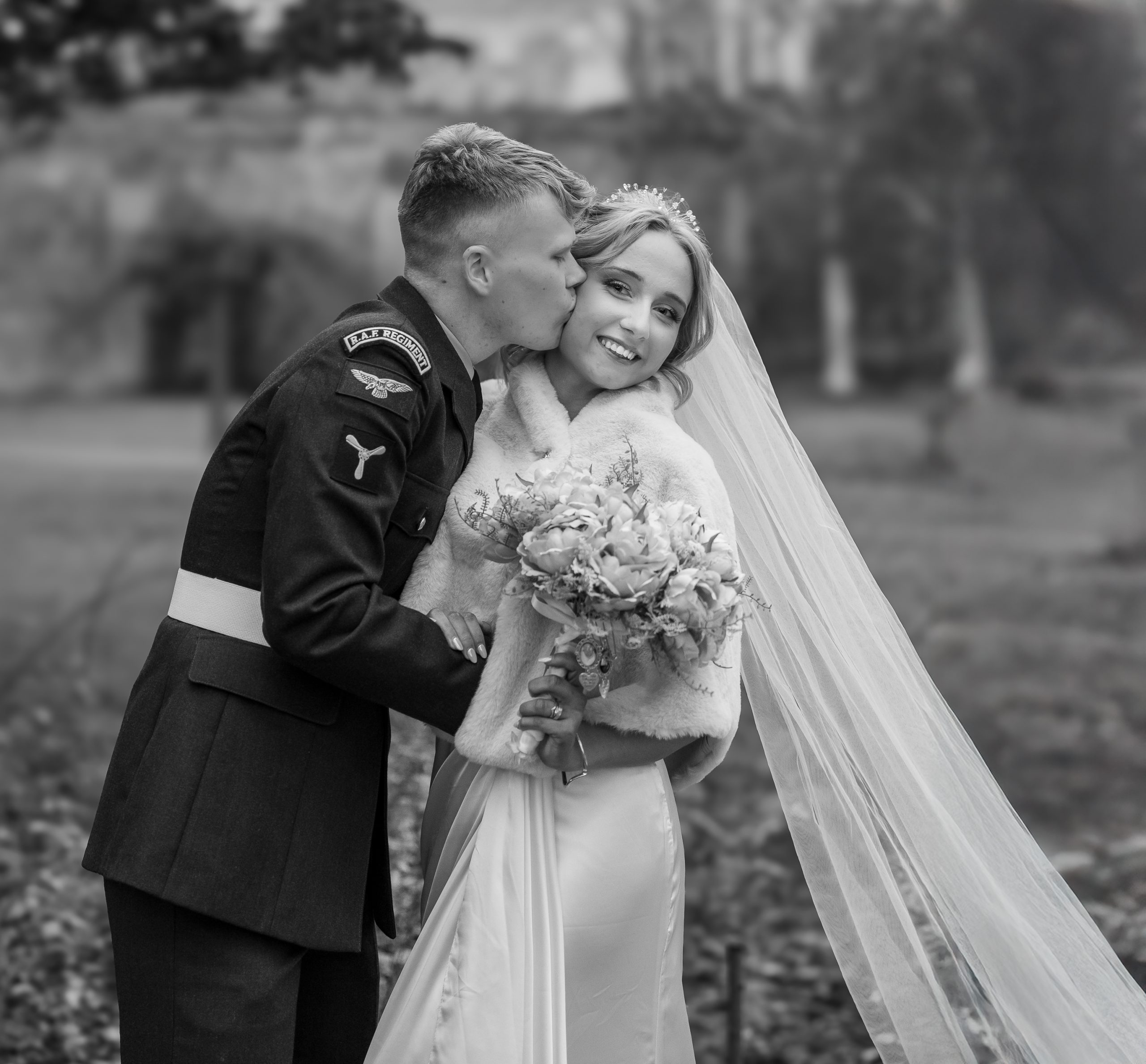 Bride&Groom Abbey Gardens