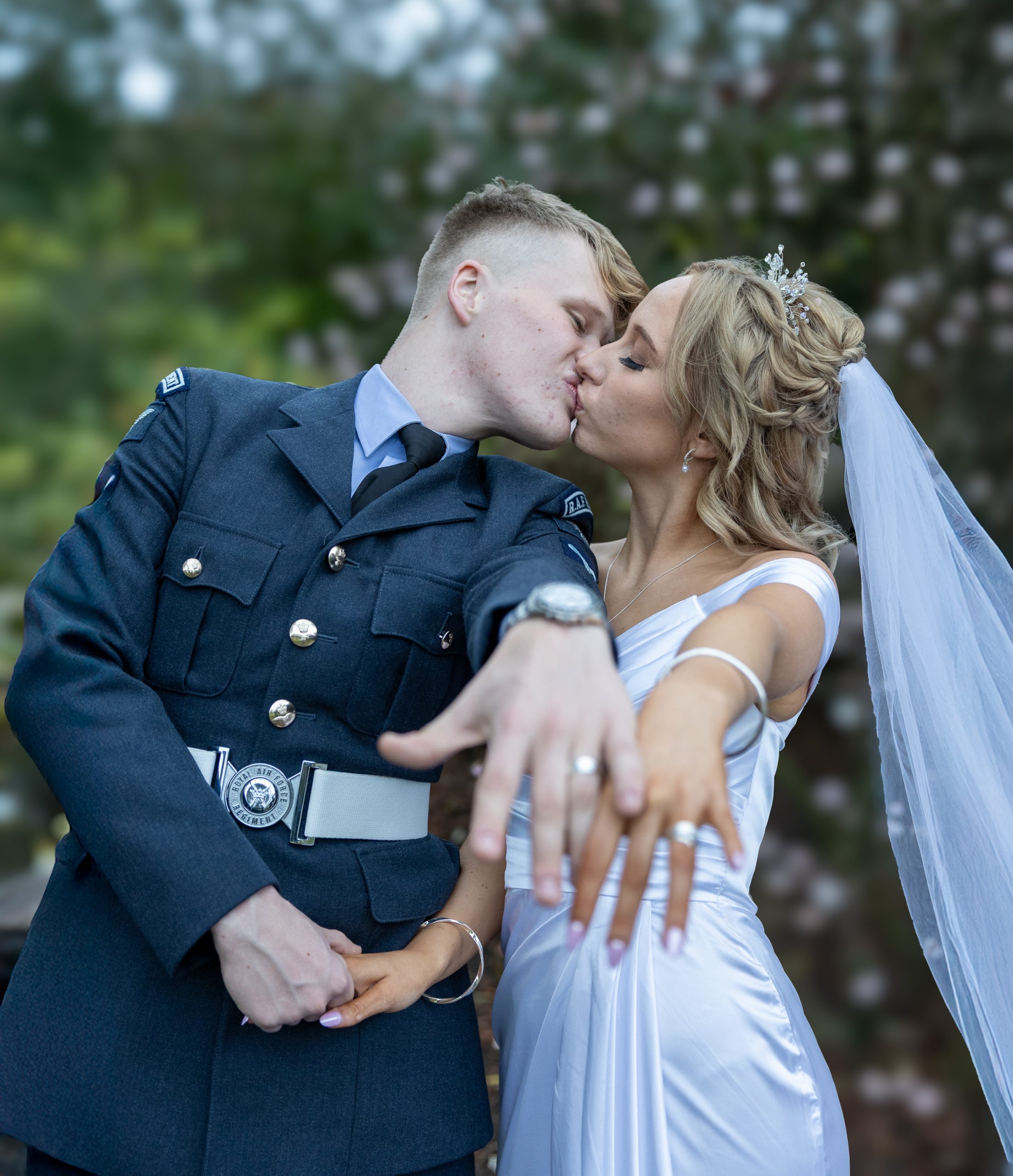 Bride&Groom Wedding Abbey Gardens